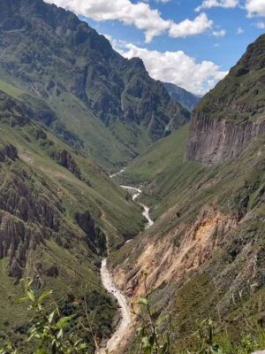 3-day-colca-canyon-trek-mountain-bike-tour-mountain-view Scenic view of the Colca Canyon with lush green mountains and a winding river, seen during the 3 day Colca Canyon Trek Mountain Bike Tour.